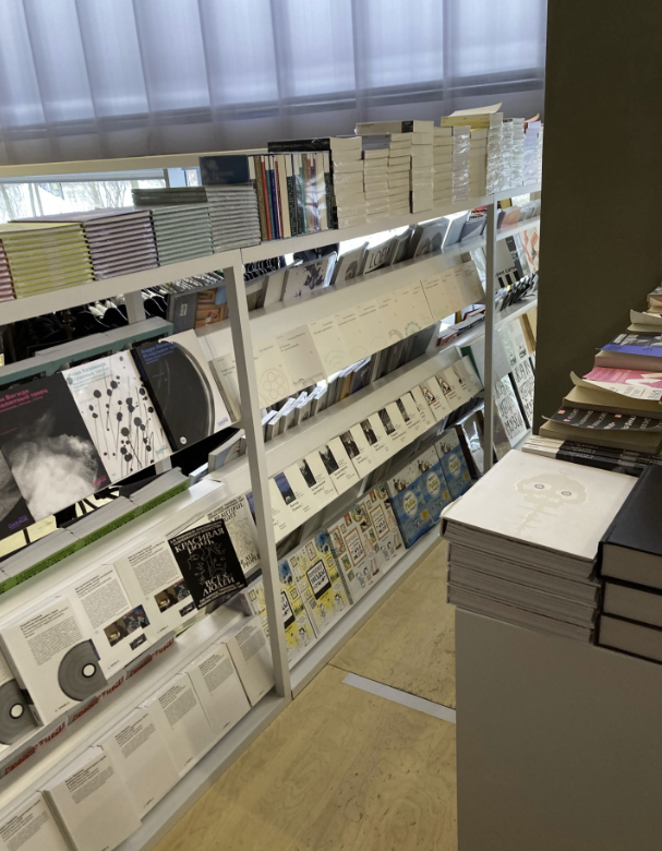 ​Книжный магазин "Гараж"