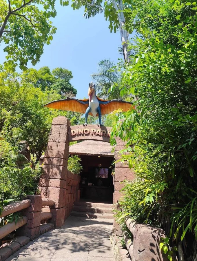 Парк Dino Mini Golf & Restaurant в Пхукете: Детям, Бар, Гольф, Ресторан,