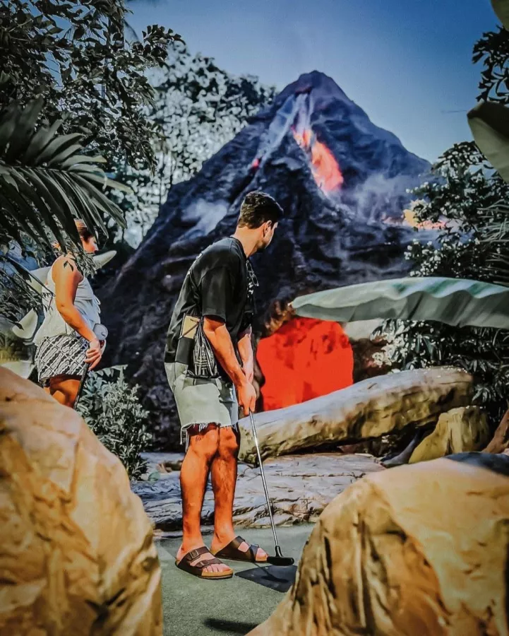 Парк Dino Mini Golf & Restaurant в Пхукете: Детям, Бар, Гольф, Ресторан,