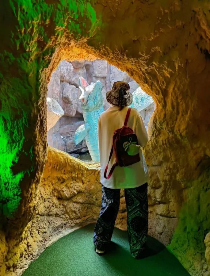 Парк Dino Mini Golf & Restaurant в Пхукете: Детям, Бар, Гольф, Ресторан,