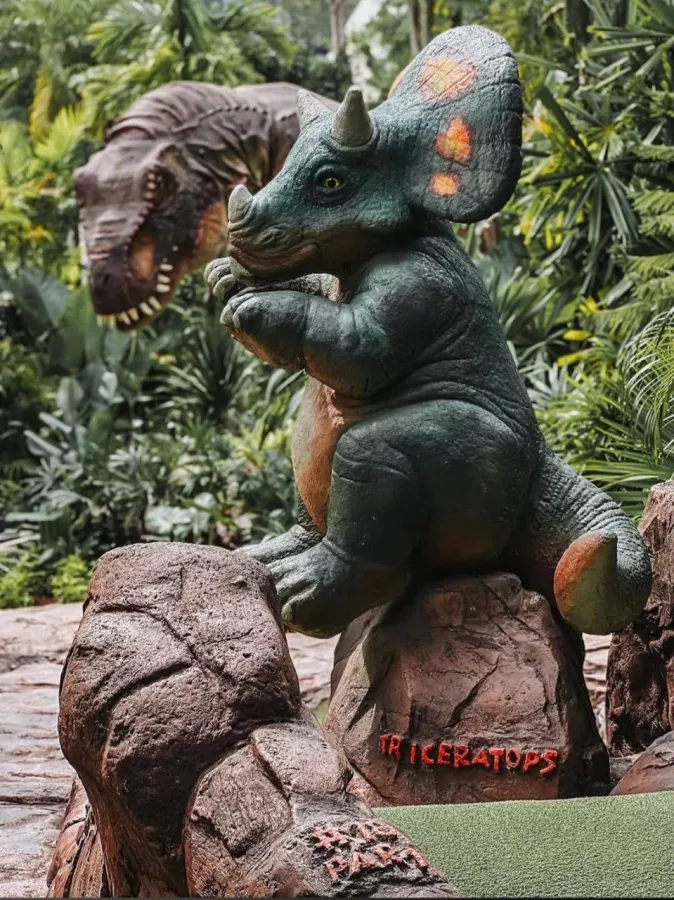 Парк Dino Mini Golf & Restaurant в Пхукете: Детям, Бар, Гольф, Ресторан,