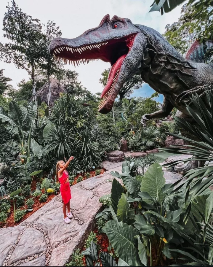 Парк Dino Mini Golf & Restaurant в Пхукете: Детям, Бар, Гольф, Ресторан,