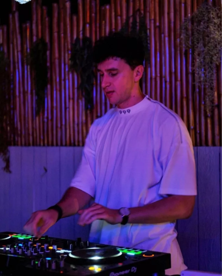 Пляжный Клуб White Rabbit в Пхукете: Отдых, Пляж, Диджей, Музыкально, Ресторан, Бар,