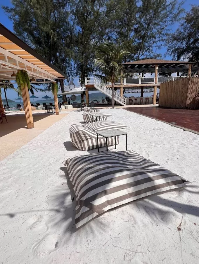 Пляжный Клуб White Rabbit в Пхукете: Отдых, Пляж, Диджей, Музыкально, Ресторан, Бар,