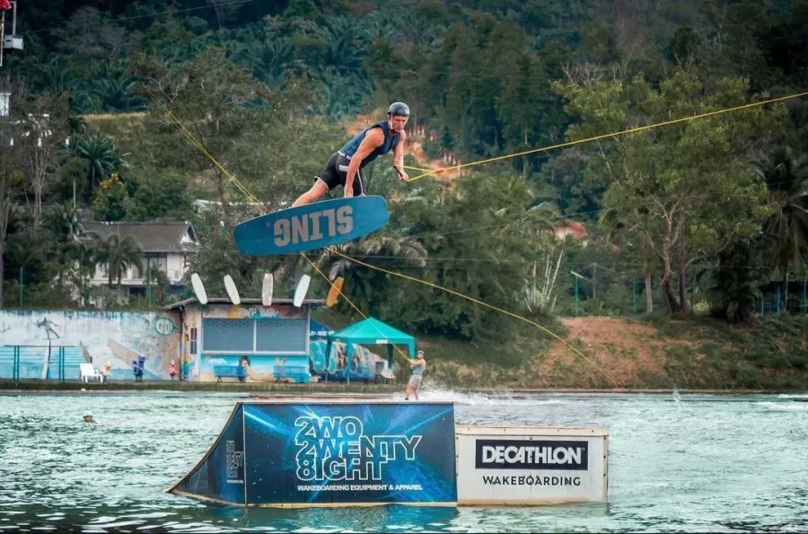 Вейк-Парк Phuket в Пхукете: Вейкбординг, Wakeboarding, Swimming Pool, Hotel, Restaurant , Отель, Бассейн, Ресторан, Озеро, Lake,