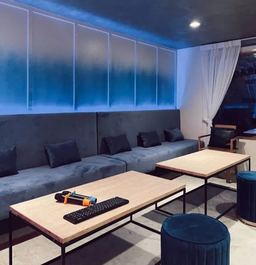 Караоке-Бар Tones в Пхукете: Дискотека, Караоке, Бар, Ресторан,