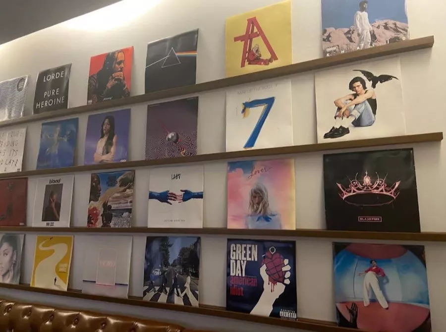 Караоке-Бар Tones в Пхукете: Дискотека, Караоке, Бар, Ресторан,