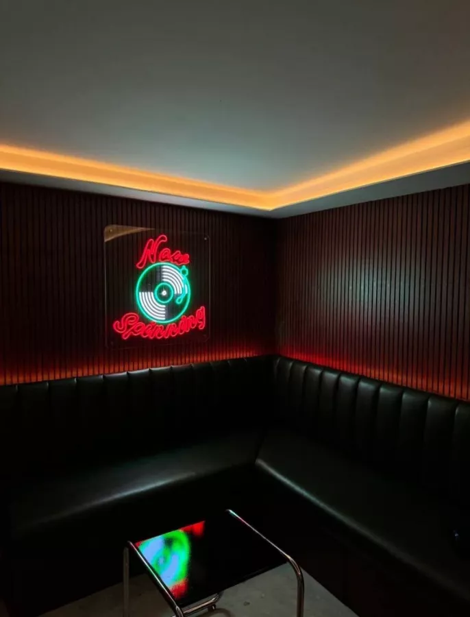 Караоке-Бар Tones в Пхукете: Дискотека, Караоке, Бар, Ресторан,