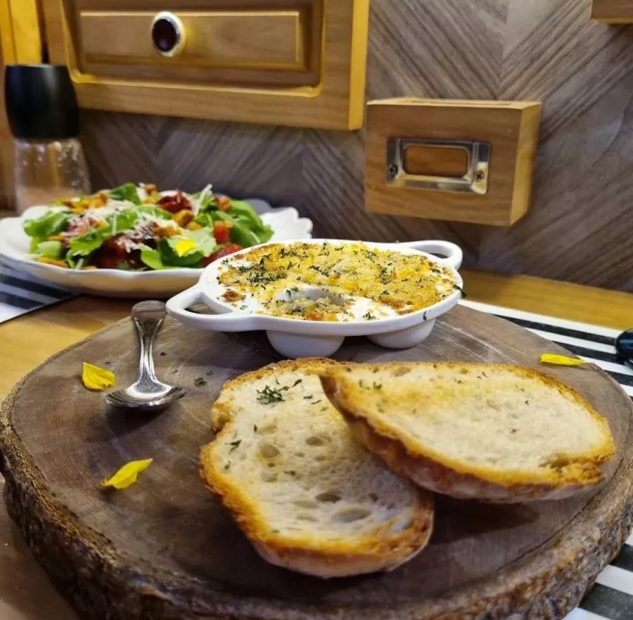 Караоке-Бар Tones в Пхукете: Дискотека, Караоке, Бар, Ресторан,