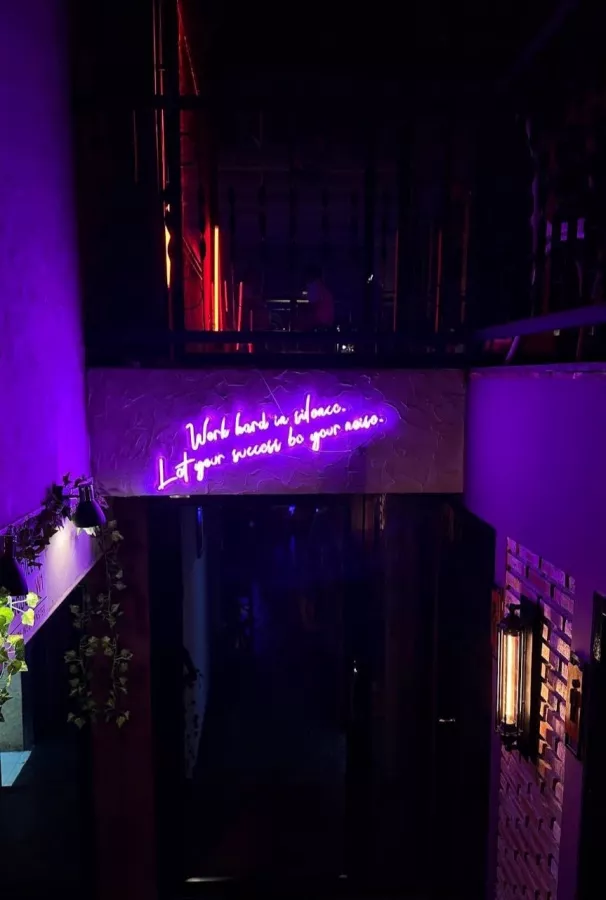 Караоке-Бар Decadence в Пхукете: Дискотека, Караоке, Бар, Музыкально,