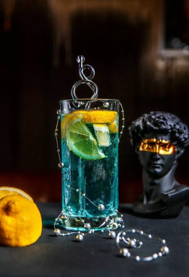 Караоке-Бар Decadence в Пхукете: Дискотека, Караоке, Бар, Музыкально,