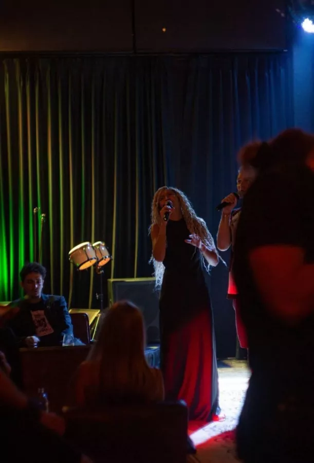 Караоке-Бар Decadence в Пхукете: Дискотека, Караоке, Бар, Музыкально,