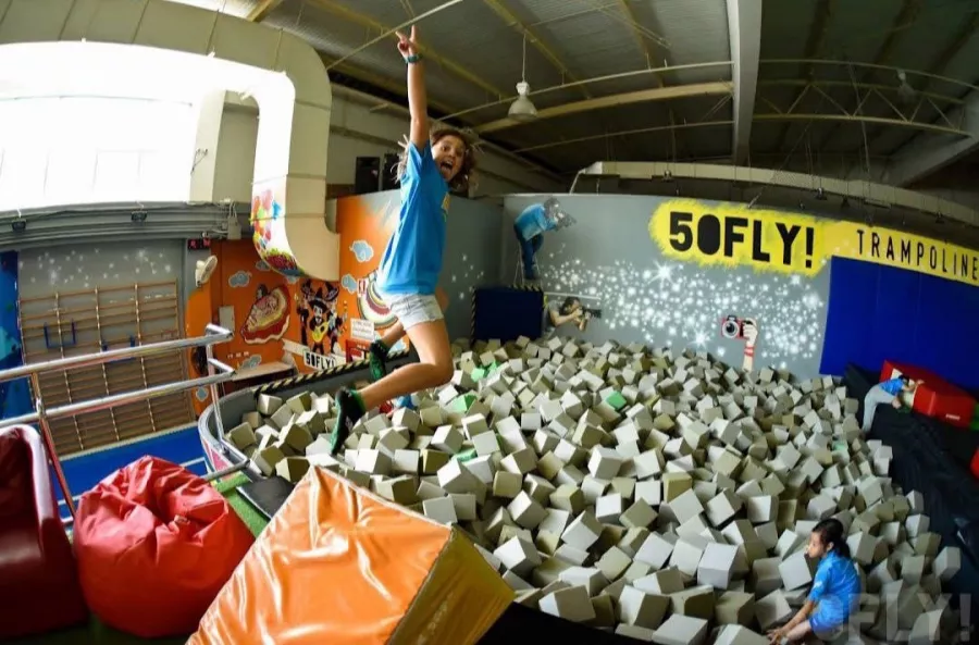 Батутный Клуб 50 Fly Trampoline Club Phuket в Пхукете: Гимнастика, Вечеринки, Отдых, Батут,