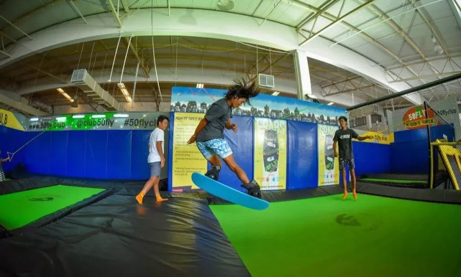 Батутный Клуб 50 Fly Trampoline Club Phuket в Пхукете: Гимнастика, Вечеринки, Отдых, Батут,