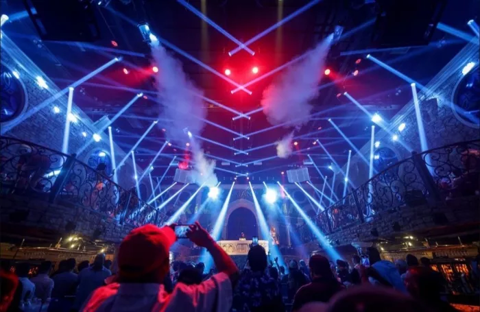 Ночной Клуб Armania  в  Пхукете