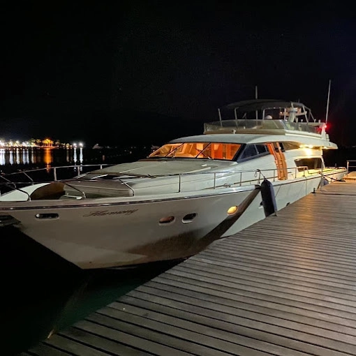 Yacht Club Baku в Баку: Яхта, Приключения, Аренда Яхты, Побережье, Корпоративные Мероприятия, Семейный отдых,