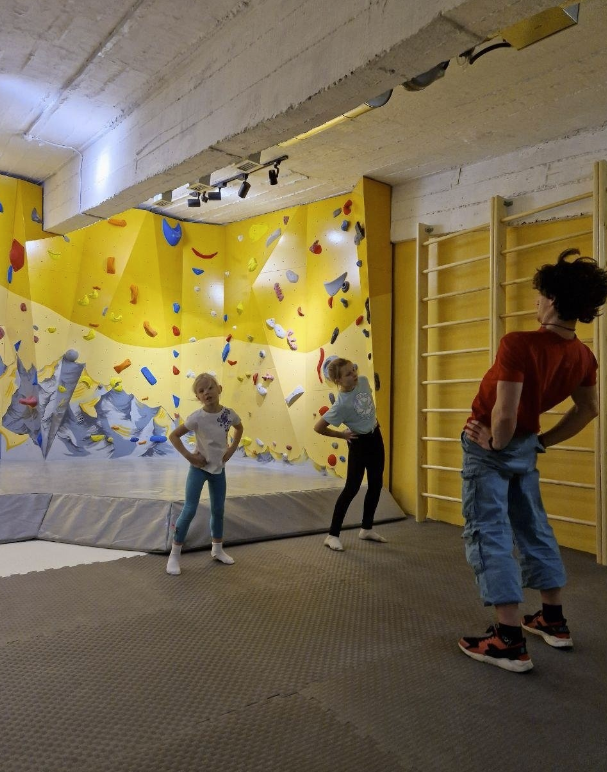 ​Детский скалодром "Траверс"