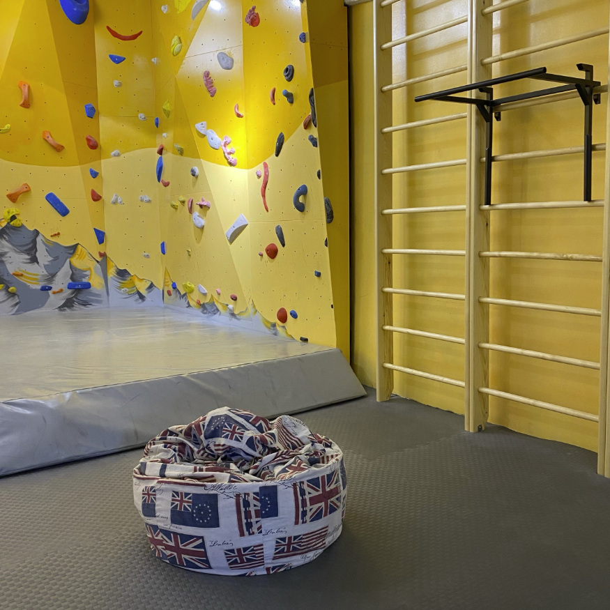 ​Детский скалодром "Траверс"