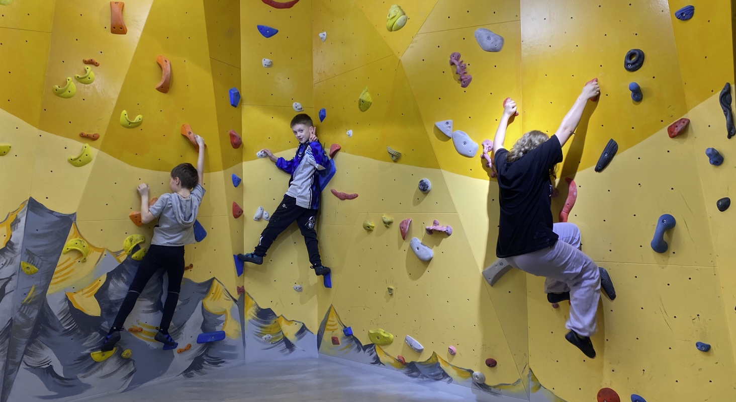 ​Детский скалодром "Траверс"