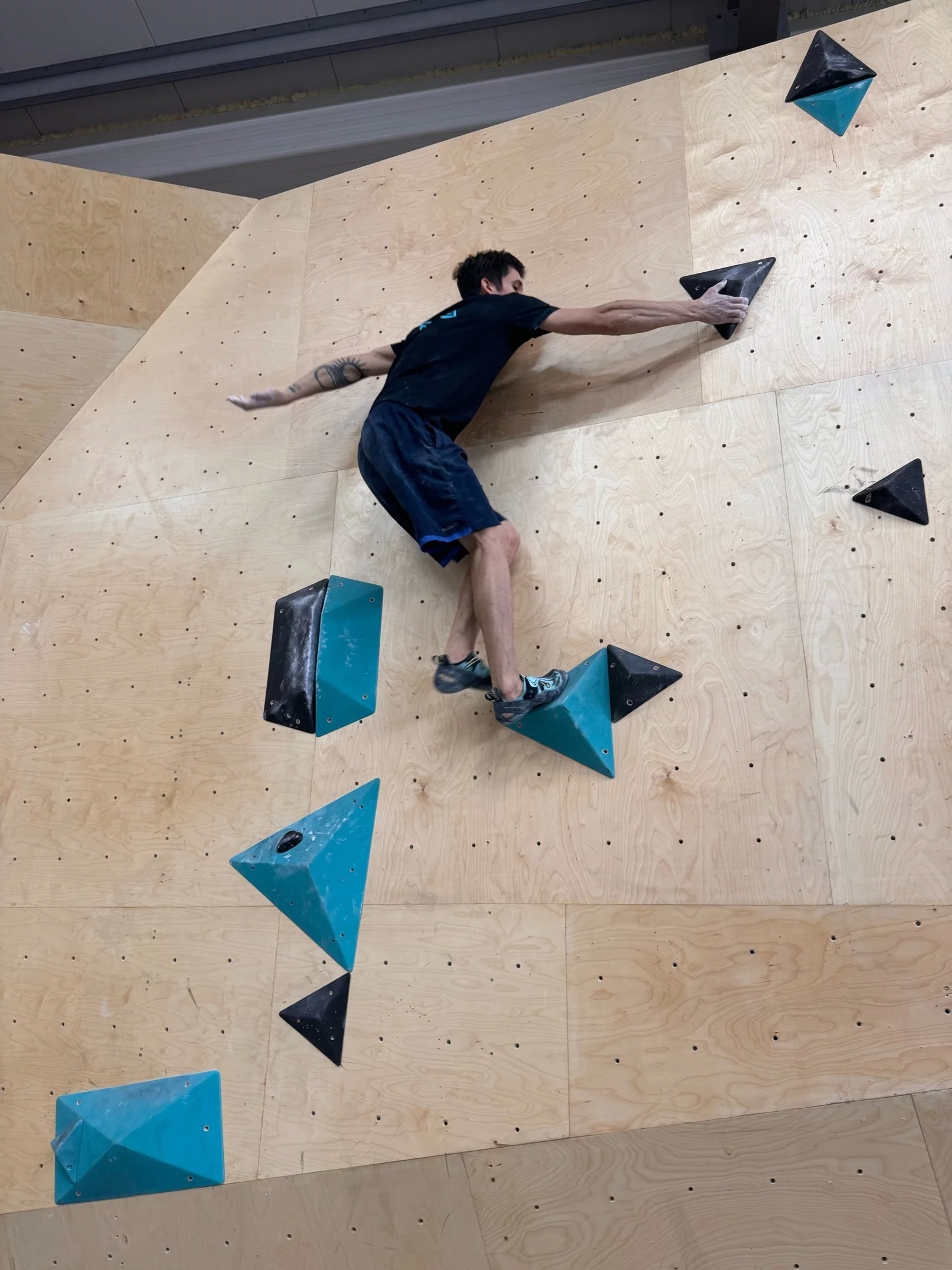 ​Скалодром "База"