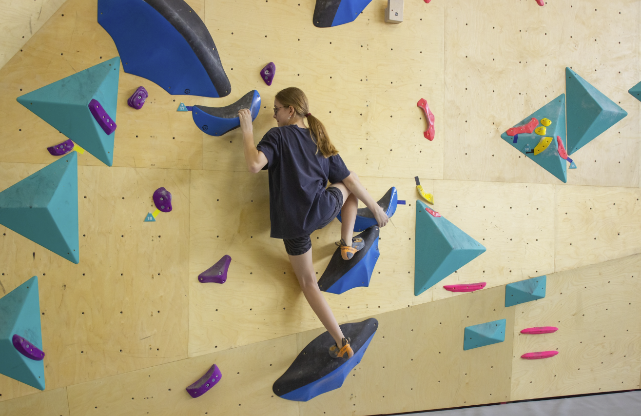 ​Скалодром "База"