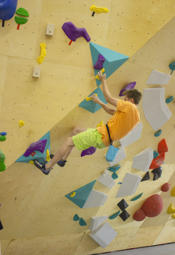 ​Скалодром "База"