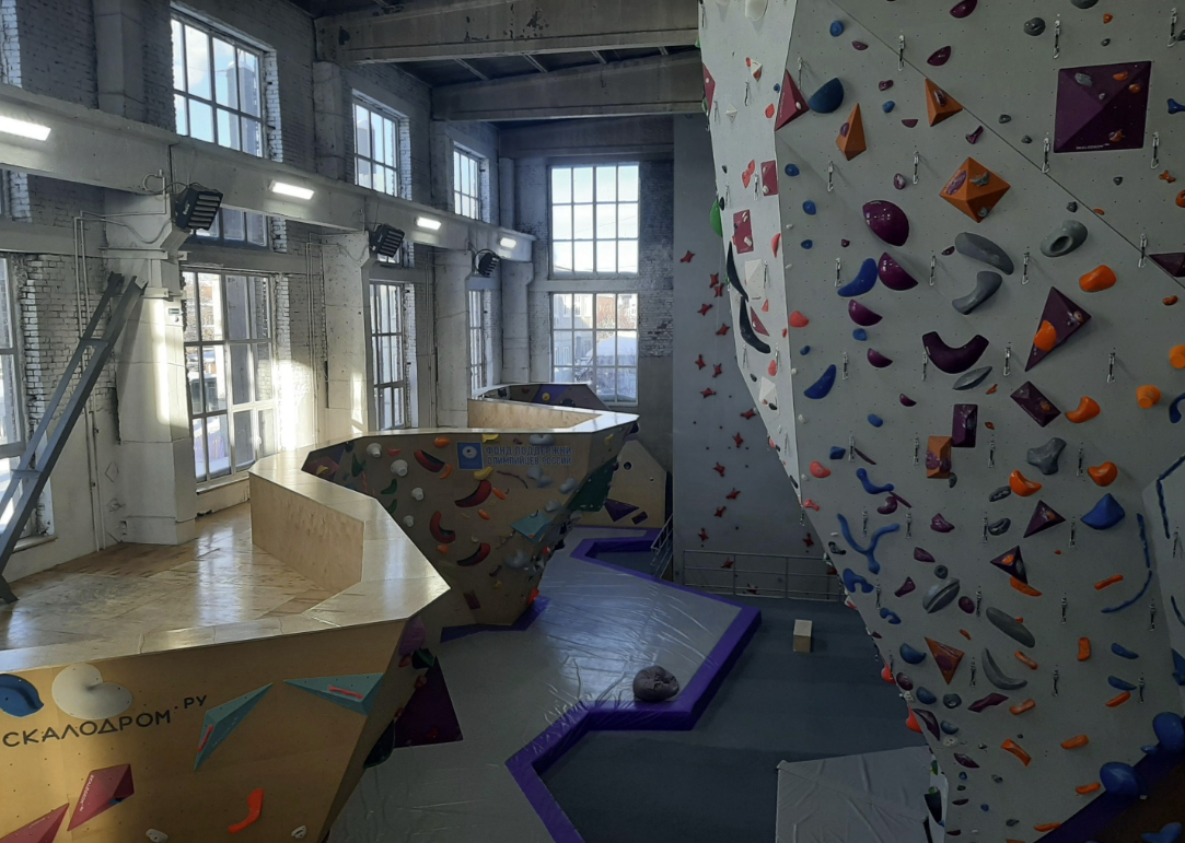​Скалодром "Омская школа скалолазания"