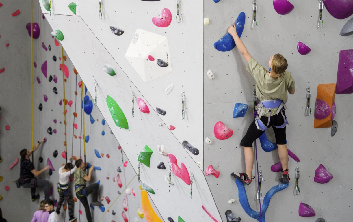 ​Скалодром "Омская школа скалолазания"