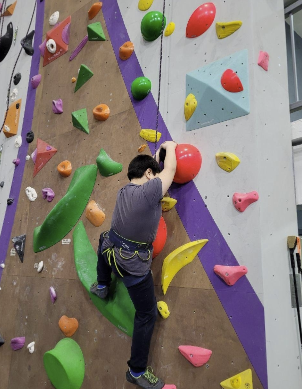 ​Скалодром "Омская школа скалолазания"