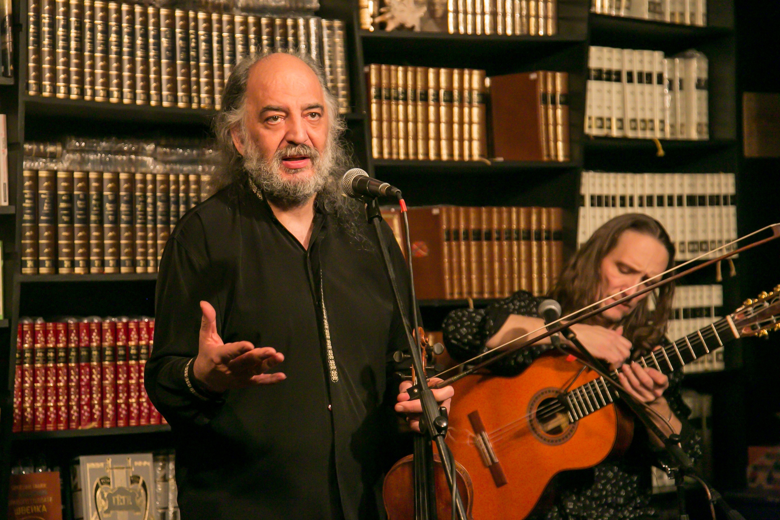 ​Книжный клуб-магазин "Гиперион"