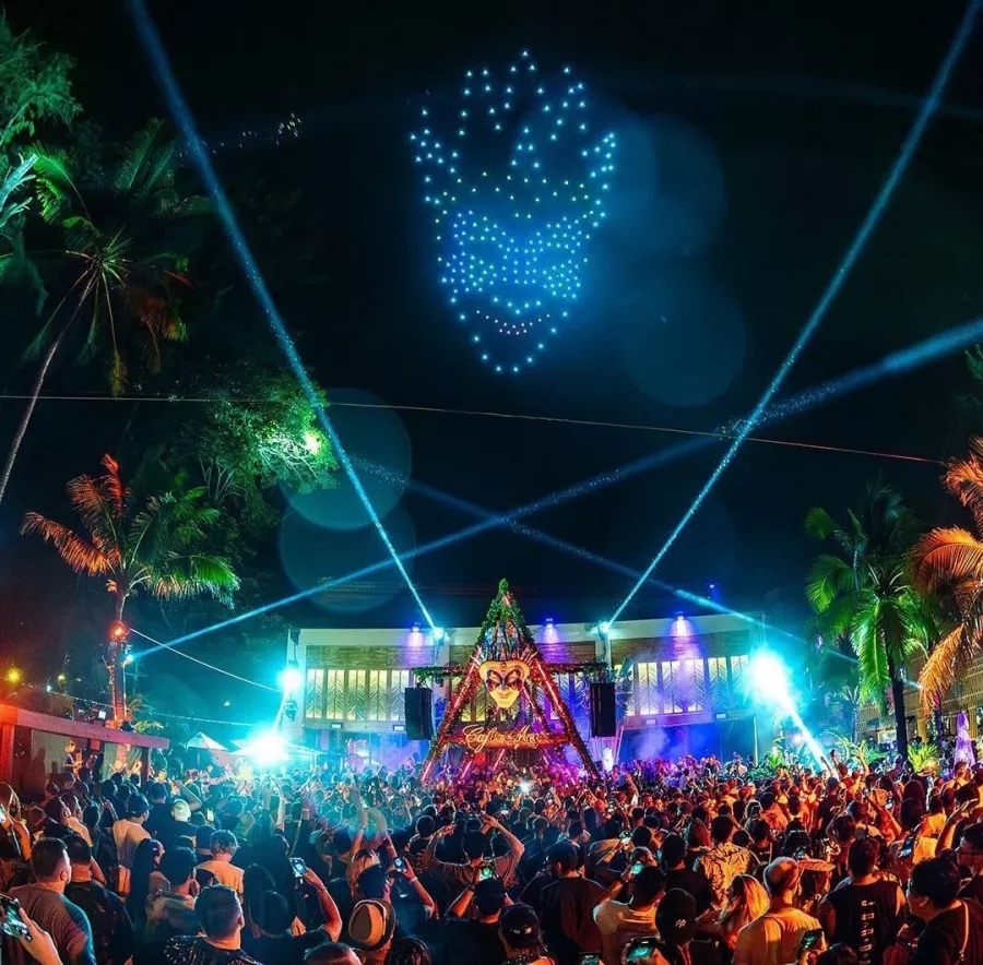 Пляжный Клуб Cafe del Mar Phuket в Пхукете: Пляж, Ресторан, Бар, Бассейн,