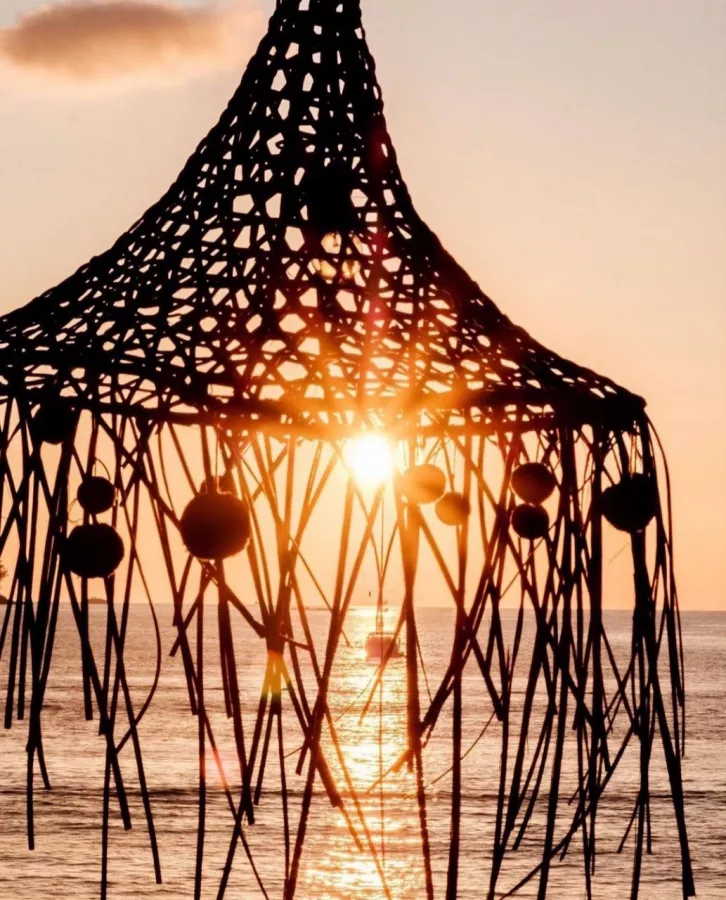 Пляжный Клуб Cafe del Mar Phuket в Пхукете: Пляж, Бассей , Ресторан, Бар, Beach, Swimming Pool, Bar, Restaurant ,