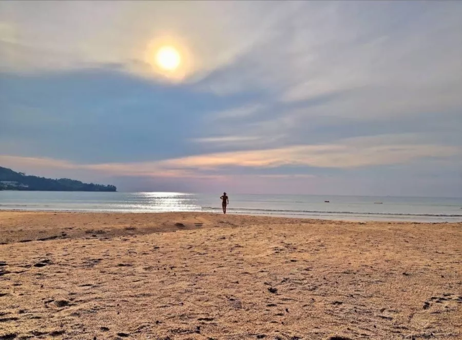 Пляжный Клуб Cafe del Mar Phuket в Пхукете: Пляж, Бассей , Ресторан, Бар, Beach, Swimming Pool, Bar, Restaurant ,