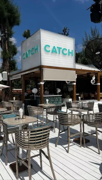 Пляжный Клуб Catch в Пхукете: Пляж, Бассейн, Бар, Ресторан, 