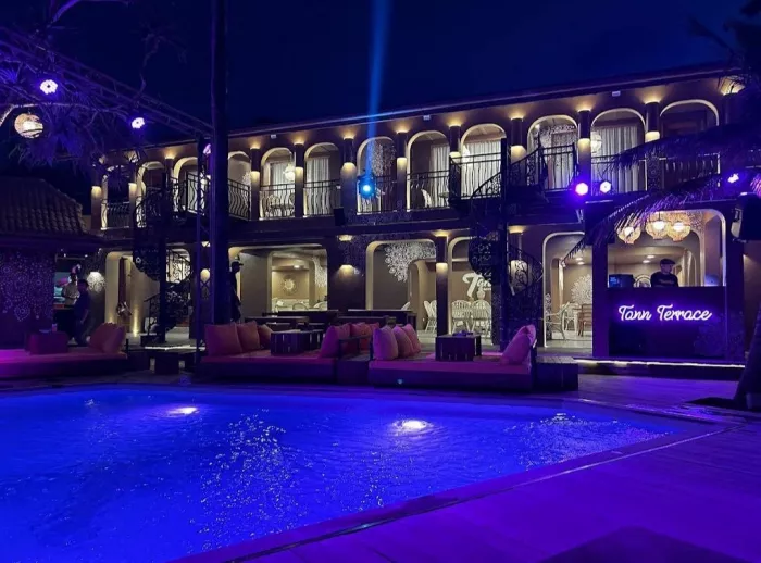 Пляжный Клуб Tann Terrace в Пхукете: Отдых, Пляж, Бар, Бассейн, Ресторан, 