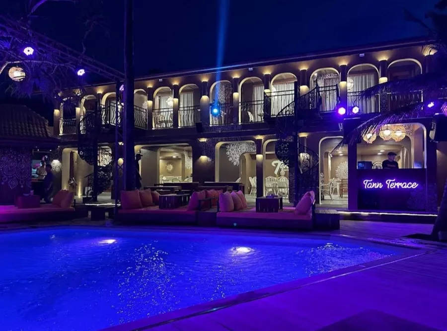 Пляжный Клуб Tann Terrace в Пхукете: Отдых, Пляж, Бар, Бассейн, Ресторан,