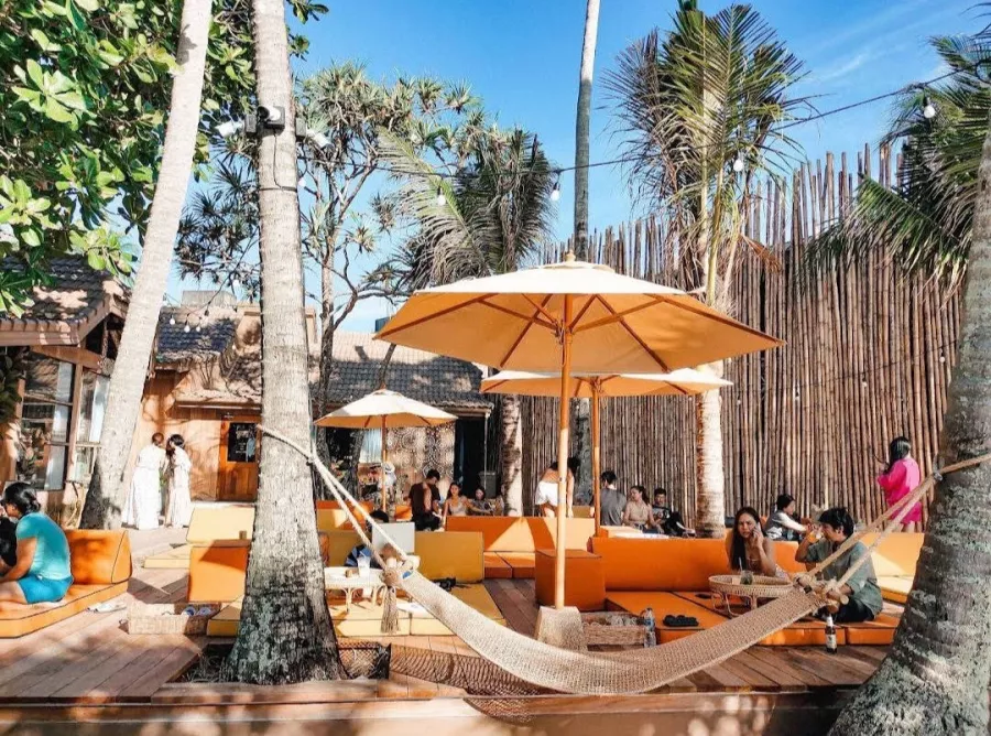 Пляжный Клуб Tann Terrace в Пхукете: Отдых, Пляж, Бар, Бассейн, Ресторан,