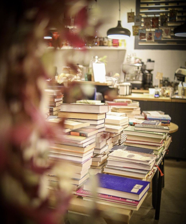 ​Книжный магазин-кофейня "Добролавка"