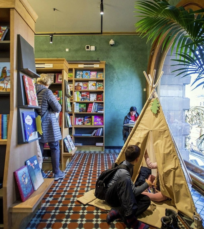 Книжный магазин "Дом книги"  ​