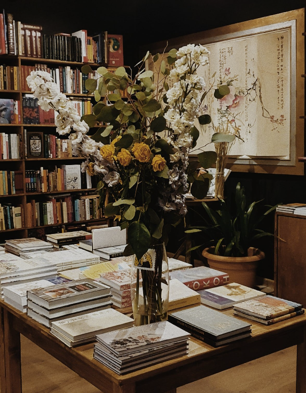 ​Книжный магазин "Желтый двор"