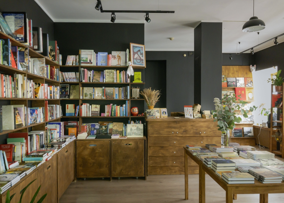 ​Книжный магазин "Желтый двор"