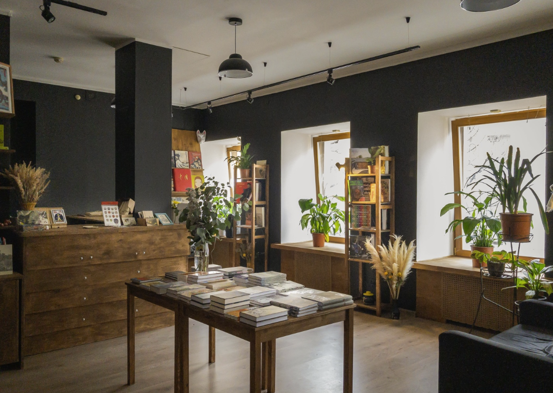 ​Книжный магазин "Желтый двор"