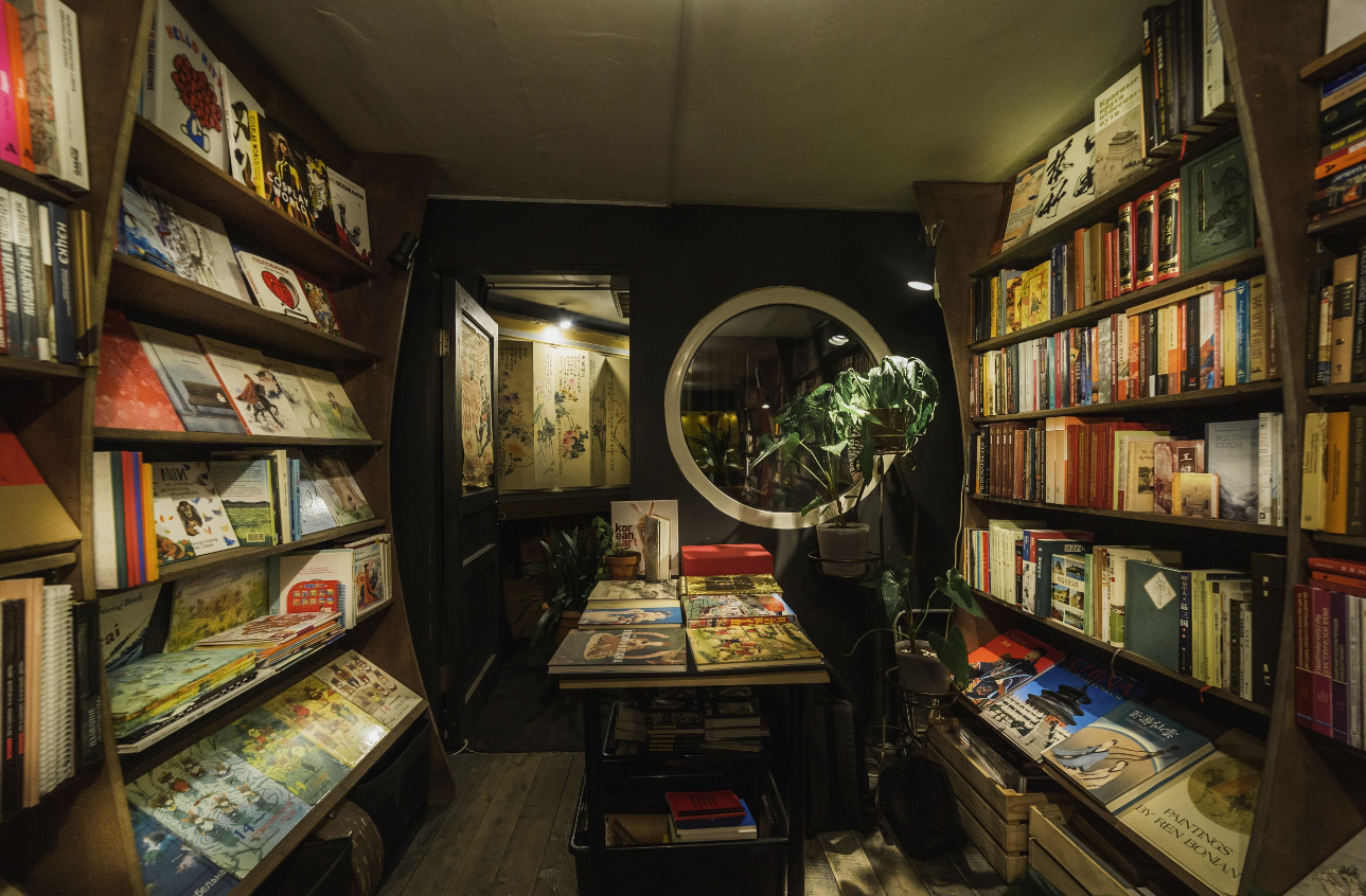 ​Книжный магазин "Желтый двор"