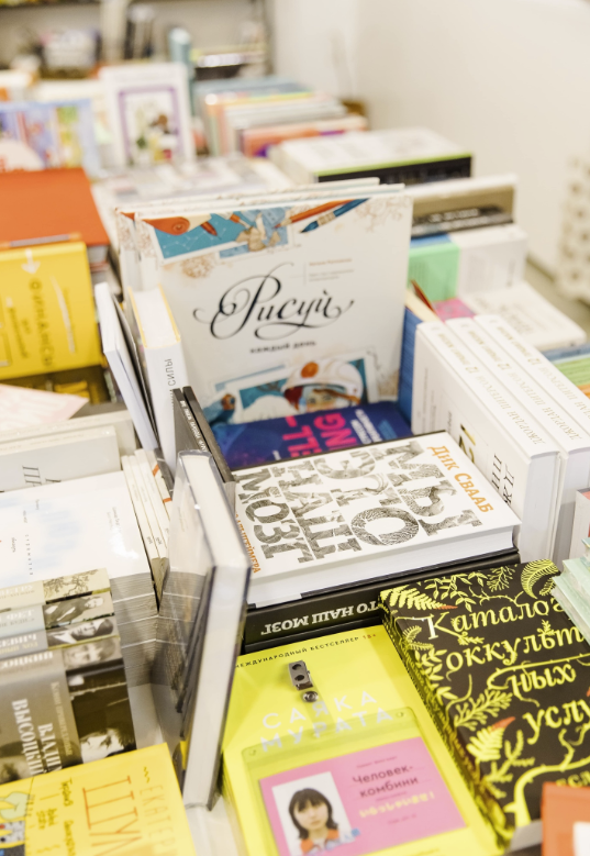 ​Книжный магазин и кофейня "Перед прочтением сжечь"