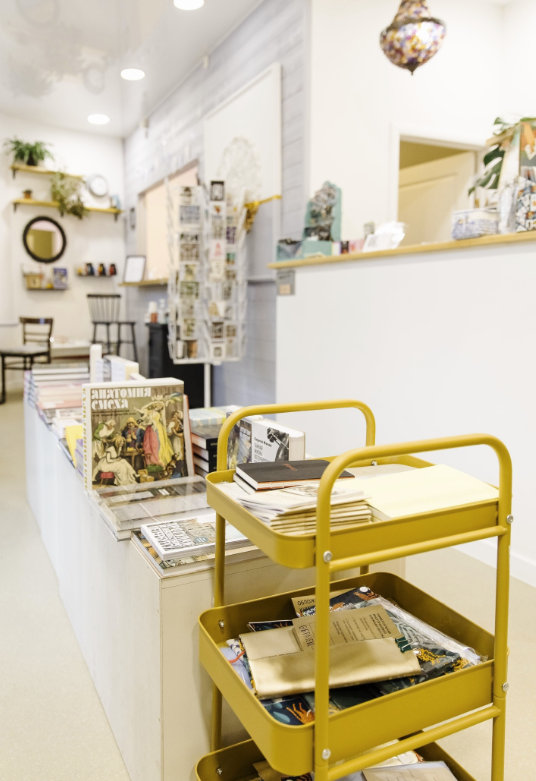 ​Книжный магазин и кофейня "Перед прочтением сжечь"