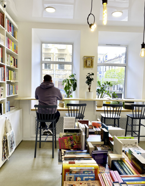 ​Книжный магазин и кофейня "Перед прочтением сжечь"