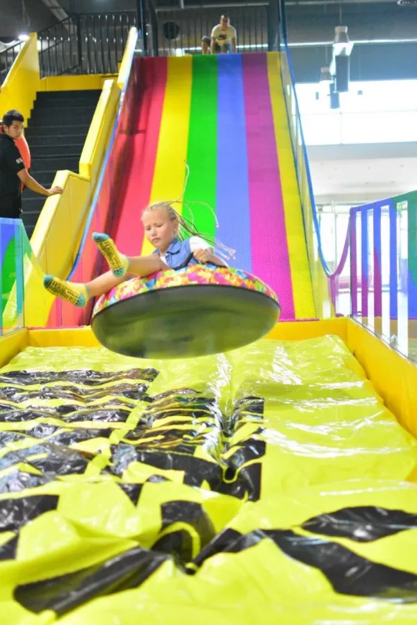 Игровая Площадка Adventure Village Phuket в Пхукете: Kids Room, Kids Activities , Zipline, Trampoline, Зиплайн, Детские Развлечения , Батуты, Детская комната,