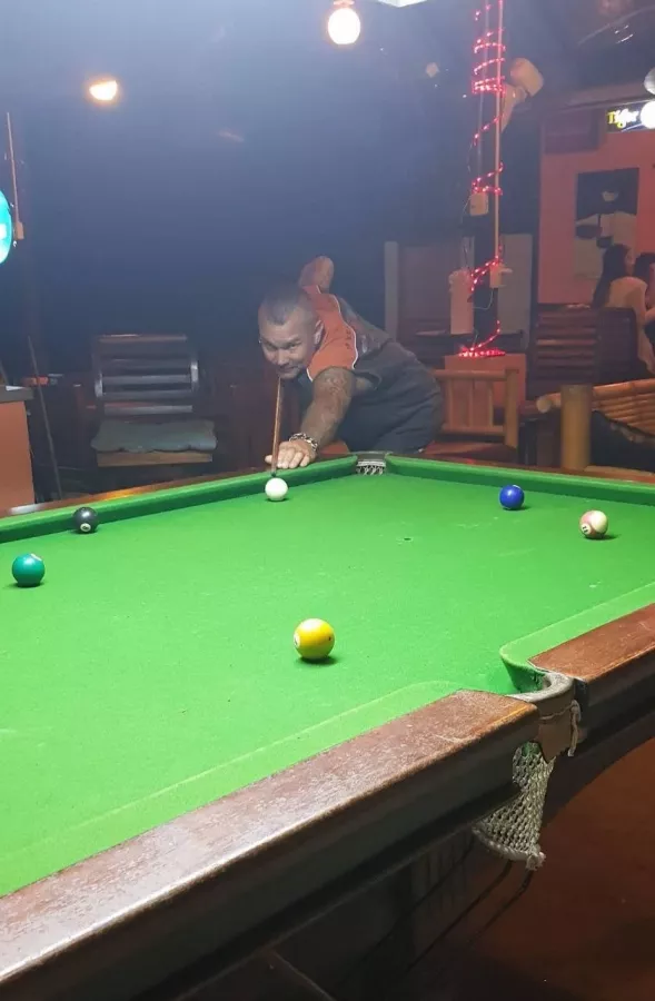 Бар Roxanne в Пхукете: Bar, Thai Cuisine, Pool, Sports Broadcasts, Бар, Бильярд, Тайская Кухня, Спортивные Трансляции,