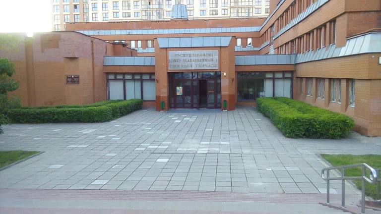 Киношкола Пересмешник в Минске: Киношкола, Актёрское мастерство, Сценическая роль, Сценические движения, Сценический бой, Творчество, Телевиденье, Ораторское искусство, Курсы, Кино, Кинематограф, Драматургия ,