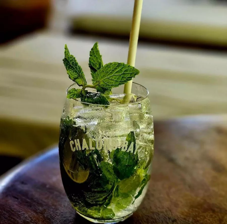 Ресторан The Distillery Phuket в Пхукете: Restaurant, Bar, Thai Cuisine, Ресторан, Бар, Тайская Кухня,